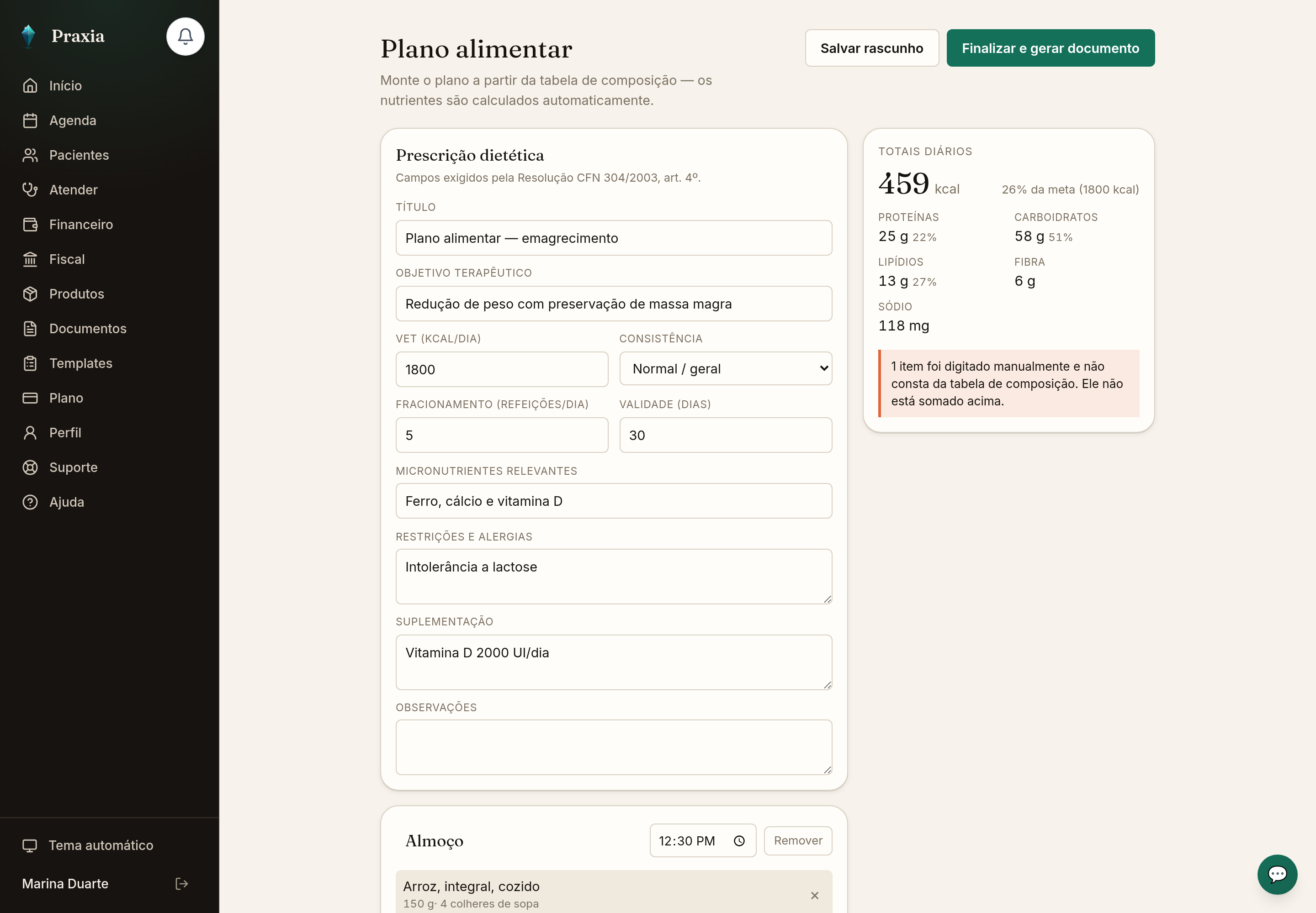 Montador de plano alimentar do Praxia: busca de alimento na tabela TACO, medidas caseiras e totais de energia e macronutrientes calculados automaticamente.